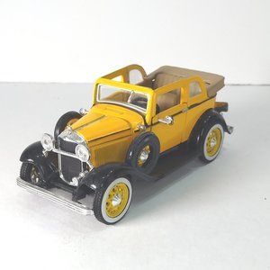 1932 Ford Convertible Sedan 1:32 Scale V-8 Diecast National Motor Museum Mint